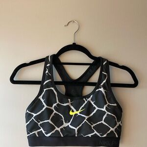 Nike | Nike Pro Women's Black Sports Bra